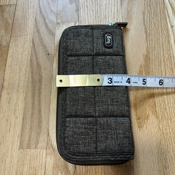 Lug | Quilted Handspring Travel Wallet Brown - Picture 4 of 7